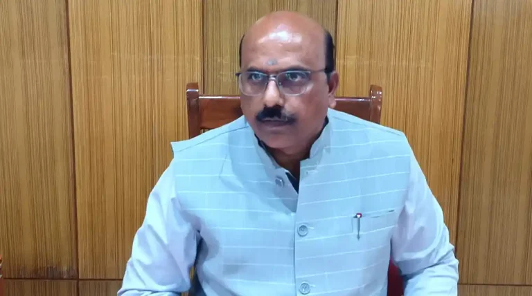 ಮತದಾರರ ಪಟ್ಟಿಗಳ ವಿಶೇಷ ಸಮಗ್ರ ಪರಿಷ್ಕರಣೆ ಗಣತಿ ನಮೂನೆ ವಿತರಣೆ: ಚಿತ್ರದುರ್ಗ ರಾಜ್ಯಕ್ಕೆ ಪ್ರಥಮ