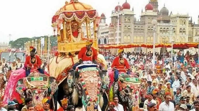 ಮೈಸೂರು ದಸರಾ 2026ಕ್ಕೆ ರಾಜಮನೆತನ ಸಜ್ಜು; ಸಿಂಹಾಸನಾರೋಹಣದಿಂದ ವಿಜಯದಶಮಿವರೆಗೆ ವೇಳಾಪಟ್ಟಿ ಪ್ರಕಟ