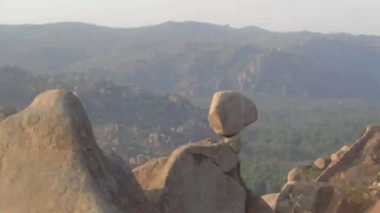 ನಮ್ಮ ಊರು ನಮ್ಮ ಹೆಮ್ಮೆ | ಚಿತ್ರದುರ್ಗದ ಒಂಟೆ ಕತ್ತಿನ ಕಲ್ಲು ಚಾರಣ