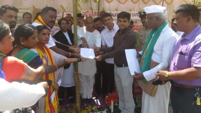 ಚಿತ್ರದುರ್ಗ | ಮರಗಿಡ ಕಡಿಯದಂತೆ ಮನವಿ