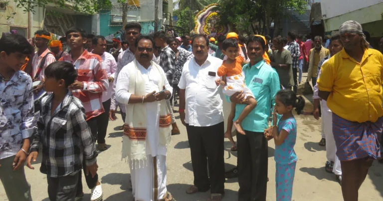 ಚಿತ್ರದುರ್ಗದಲ್ಲಿ ಏಕನಾಥೇಶ್ವರಿ–ಬರಗೇರಮ್ಮ ಮೆರವಣಿಗೆ ವೈಭವ: ತಾರಕಕ್ಕೇರಿದ ಭಕ್ತರ ಉತ್ಸಾಹ