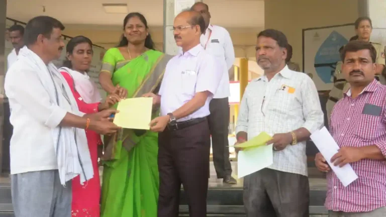 ವಿವಿಧ ಬೇಡಿಕೆಗಳನ್ನು ಈಡೇರಿಸುವಂತೆ ಒತ್ತಾಯಿಸಿ ಗ್ರಾಮ ಪಂಚಾಯಿತಿ ನೌಕರರ ಸಂಘ ಪ್ರತಿಭಟನೆ