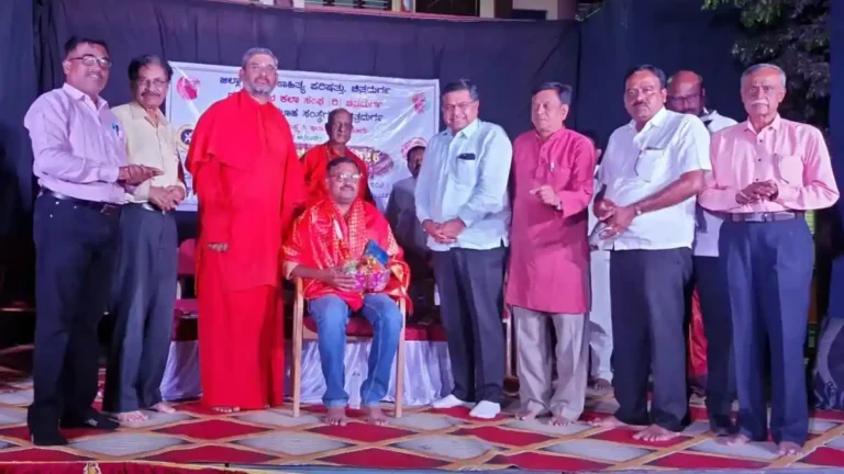 ಅಧಿಕಾರ ಭ್ರಷ್ಟರನ್ನಾಗಿ ಮಾಡುತ್ತದೆ : ಸಾಣೇಹಳ್ಳಿ ಶ್ರೀ