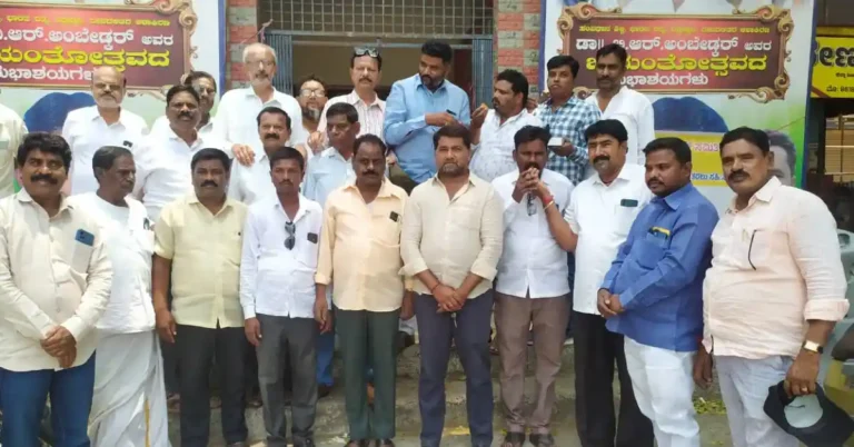 ಒಳ ಮೀಸಲಾತಿಯ ಐತಿಹಾಸಿಕ ನಿರ್ಣಯ : ಸಿಹಿ ಹಂಚಿ ಸಂಭ್ರಮಿಸಿದ ಚಿತ್ರದುರ್ಗ ಜಿಲ್ಲಾ ಕಾಂಗ್ರೆಸ್ ಸಮಿತಿ