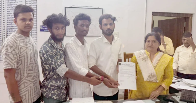 ಚಿತ್ರದುರ್ಗದಲ್ಲಿ ಹೈಟೆಕ್ ಆಟೋ, ಟ್ಯಾಕ್ಸಿ ಸ್ಟ್ಯಾಂಡ್ ನಿರ್ಮಾಣಕ್ಕೆ ಪಪ್ಪಿಸ್ ಸ್ಟೂಡೆಂಟ್ ವಿಂಗ್ ಬೇಡಿಕೆ