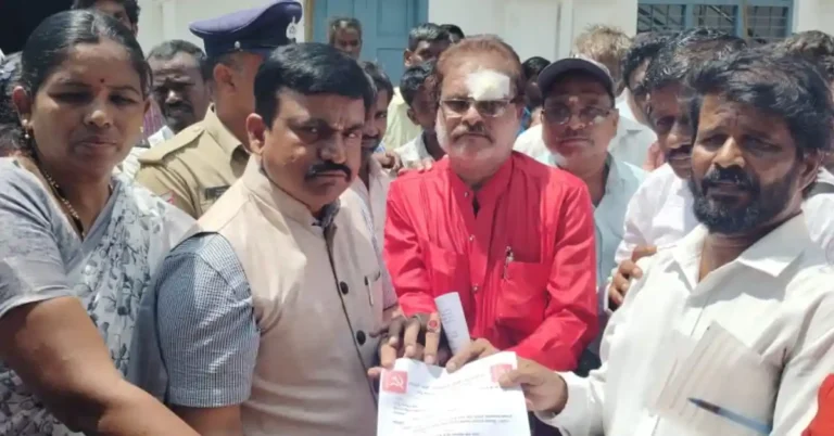 ಚಿತ್ರದುರ್ಗ: ಕಟ್ಟಡ ಕಾರ್ಮಿಕರಿಗೆ ವೈಜ್ಞಾನಿಕ ವೇತನ ಸೇರಿ ವಿವಿಧ ಬೇಡಿಕೆಗಳ ಈಡೇರಿಕೆಗೆ ಸಿಐಟಿಯು ಪ್ರತಿಭಟನೆ