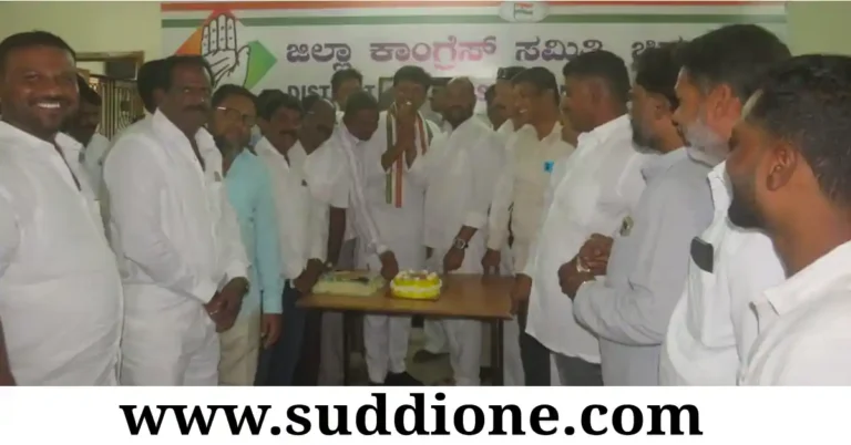 ಚಿತ್ರದುರ್ಗ | ಕಾಂಗ್ರೆಸ್ ಕಚೇರಿಯಲ್ಲಿ ಉಪ ಮುಖ್ಯಮಂತ್ರಿ ಡಿ.ಕೆ.ಶಿವಕುಮಾರ್ ಅವರ ಹುಟ್ಟು ಹಬ್ಬ ಆಚರಣೆ
