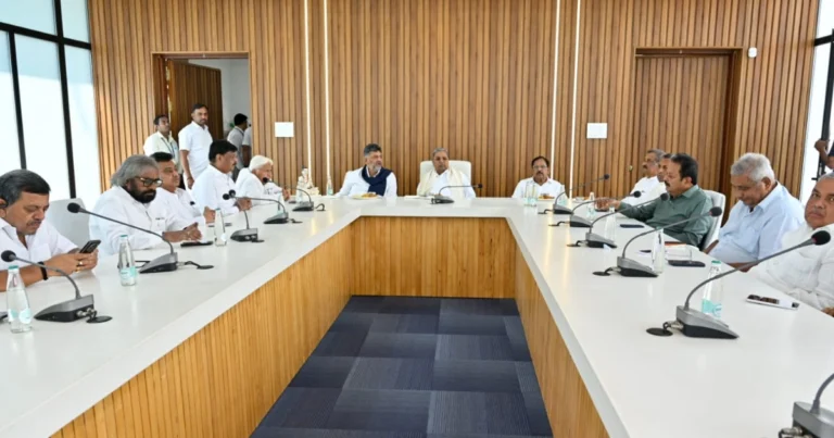 ಬ್ರೇಕ್ಫಾಸ್ಟ್ ಸಭೆಯಲ್ಲಿ ಸಿದ್ದರಾಮಯ್ಯ ಮಹತ್ವದ ಘೋಷಣೆ?: “ಮುಂದಿನ ಸಿಎಂ ಡಿಕೆ ಶಿವಕುಮಾರ್” ಎಂದ ಸಿದ್ದು!