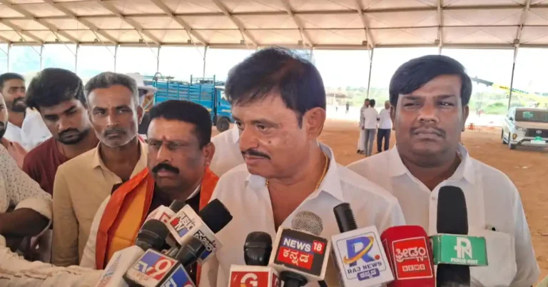 ಮಂತ್ರಿಗಳ ಕುಟುಂಬವಿದ್ದರೂ ಮಗನ ಗೆಲುವಿಗೆ ಪರದಾಟ: ದಾವಣಗೆರೆ ದಕ್ಷಿಣದ ಬಗ್ಗೆ ಮುನಿರತ್ನ ಟೀಕೆ