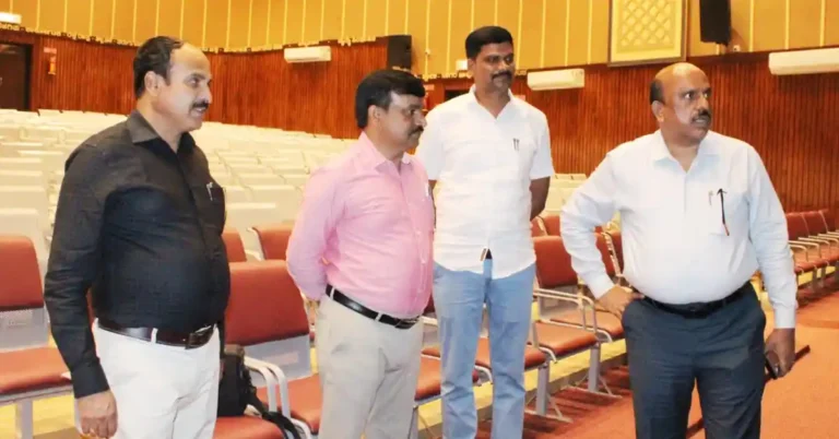 ಪಿವಿಆರ್ ಮಾದರಿಯಲ್ಲಿ ನಿರ್ಮಾಣವಾಗುತ್ತಿರುವ ತರಾಸು ರಂಗಮಂದಿರ : ಕಾಮಗಾರಿ ವೀಕ್ಷಿಸಿದ ಜಿಲ್ಲಾಧಿಕಾರಿ ಟಿ. ವೆಂಕಟೇಶ್