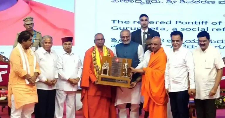 ಉಪರಾಷ್ಟ್ರಪತಿ ಸಿ.ಪಿ.ರಾಧಾ ಕೃಷ್ಣನ್ ರವರಿಂದ ಮಾದಾರ ಚೆನ್ನಯ್ಯ ಶ್ರೀಗಳಿಗೆ ಕೆಂಪೇಗೌಡ ರಾಷ್ಟ್ರೀಯ ಪ್ರಶಸ್ತಿ ಪ್ರದಾನ