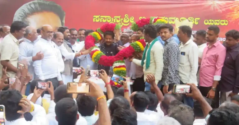 ಜನ್ಮದಿನ ಸಂಭ್ರಮದಲ್ಲಿ ಶಾಸಕ ಟಿ. ರಘುಮೂರ್ತಿ : ಅಭಿಮಾನಿಗಳಿಂದ ಅದ್ದೂರಿ ಆಚರಣೆ