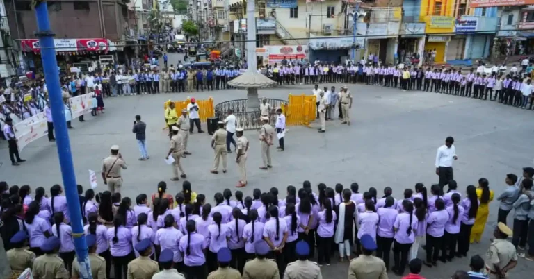 ಕೋಟೆ ನಾಡಲ್ಲಿ ಮೊಳಗಿದ ಮಾದಕ ವಸ್ತು ವಿರೋಧಿ ಧ್ವನಿ ಬೃಹತ್ ಜಾಗೃತಿ ಜಾಥಾ : ವಿದ್ಯಾರ್ಥಿ ಹಾಗೂ ಪೊಲೀಸ್ ಪಡೆ ಭಾಗಿ