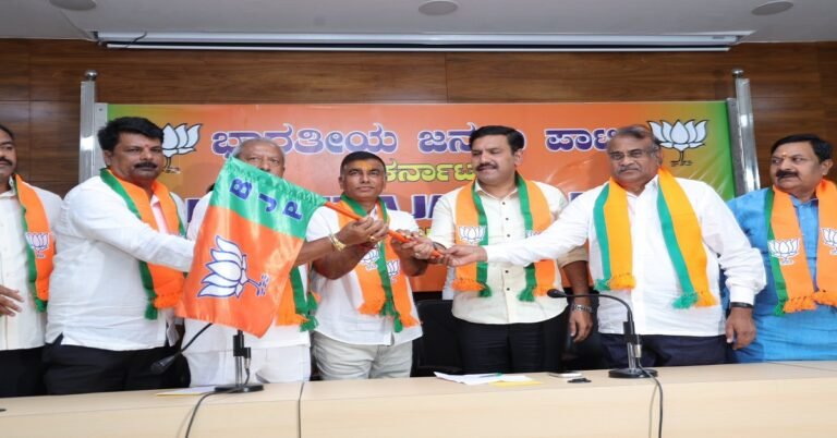 ಸಚಿವ ಸತೀಶ್ ಜಾರಕಿಹೊಳಿ ಆಪ್ತ ಸದಾಶಿವ ದೇಶಿಂಗೆ ಬಿಜೆಪಿ ಪಕ್ಷಕ್ಕೆ ಸೇರ್ಪಡೆ!