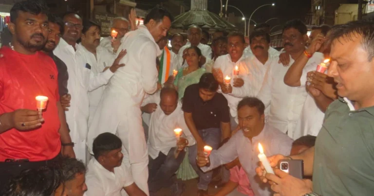 ನೀಟ್ ಅಕ್ರಮ ಖಂಡಿಸಿ ಚಿತ್ರದುರ್ಗದಲ್ಲಿ ಕಾಂಗ್ರೆಸ್ ಮೇಣದ ಬತ್ತಿ ಪ್ರತಿಭಟನೆ