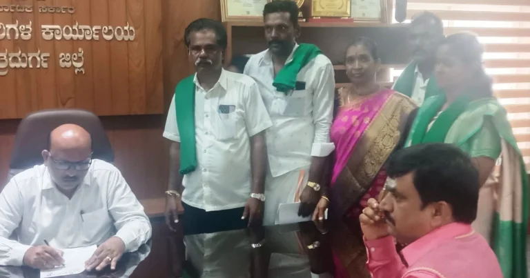 ಬೆಳೆ ವಿಮೆ ಗಡುವು ವಿಸ್ತರಣೆಗೆ ರೈತ ಸಂಘ ಹಾಗೂ ಹಸಿರುಸೇನೆ ಆಗ್ರಹ