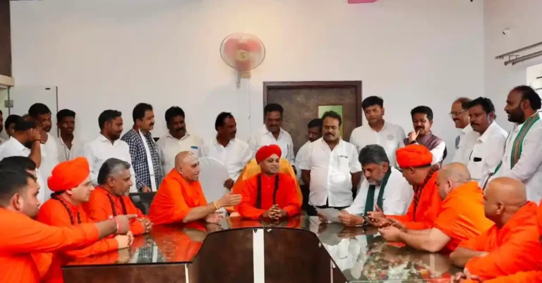 ಭೋವಿ ಸಮುದಾಯಕ್ಕೆ ಸಾಮಾಜಿಕ ನ್ಯಾಯದಡಿ ಸಚಿವ ಸ್ಥಾನ ನೀಡಿ : ಮುಖ್ಯಮಂತ್ರಿ ಡಿ.ಕೆ.ಶಿವಕುಮಾರ್ ಅವರಿಗೆ ಸ್ವಾಮೀಜಿ ಮನವಿ