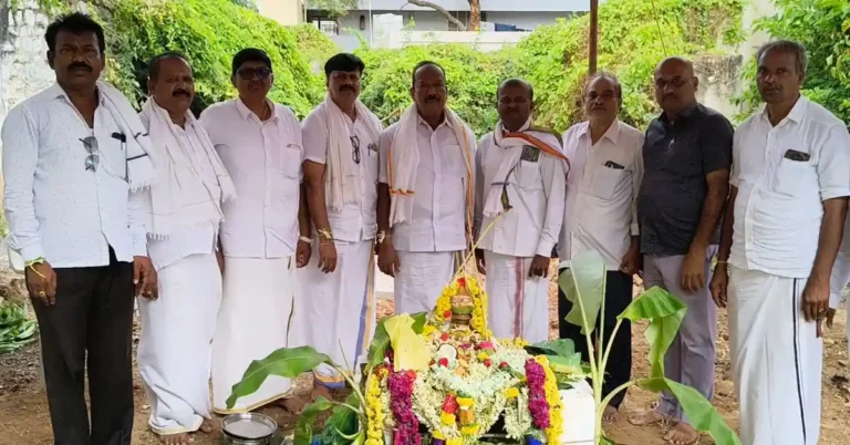 ಮಳೆಗಾಗಿ ಚಳ್ಳಕೆರೆ ಎಪಿಎಂಸಿ ದಲ್ಲಾಲರ ಸಂಘದಿಂದ ಗುಡ್ಡೆ ಕಲ್ಲಿಗೆ ವಿಶೇಷ ಪೂಜೆ: ವರುಣನ ಕೃಪೆಗಾಗಿ ಪ್ರಾರ್ಥನೆ