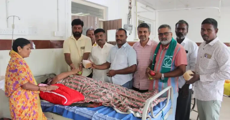 ಚಿತ್ರದುರ್ಗ: ಸಿ.ಟಿ.ರವಿ ಜನ್ಮದಿನದ ಅಂಗವಾಗಿ ಆಸ್ಪತ್ರೆ ರೋಗಿಗಳಿಗೆ ಹಣ್ಣು-ಬ್ರೆಡ್ ವಿತರಣೆ, ವಿಶೇಷ ಪೂಜೆ