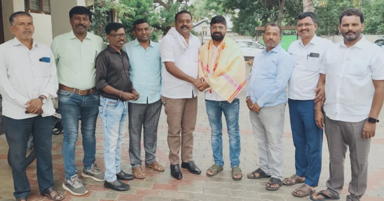 ​‘ಡೆಡ್‌ಲೈನ್’ ಕಥೆಗೆ ರಾಜ್ಯ ಮಟ್ಟದ ಪ್ರಶಸ್ತಿ: ಪತ್ರಕರ್ತ ಕೆ.ಪಿ.ಓಂಕಾರಮೂರ್ತಿಗೆ ಕರುನಾಡ ವಿಜಯಸೇನೆಯಿಂದ ಸನ್ಮಾನ