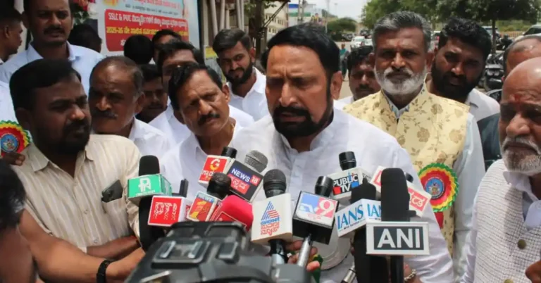 ಸಚಿವ ಸ್ಥಾನ ಹಂಚಿಕೆ ಗೊಂದಲಕ್ಕೆ 3-4 ದಿನಗಳಲ್ಲಿ ಸಿಗಲಿದೆ ಸ್ಪಷ್ಟ ಉತ್ತರ: ಹೈಕಮಾಂಡ್ ನಿರ್ಧಾರಕ್ಕೆ ಬದ್ಧ ಎಂದ ಲಕ್ಷ್ಮಣ್ ಸವದಿ
