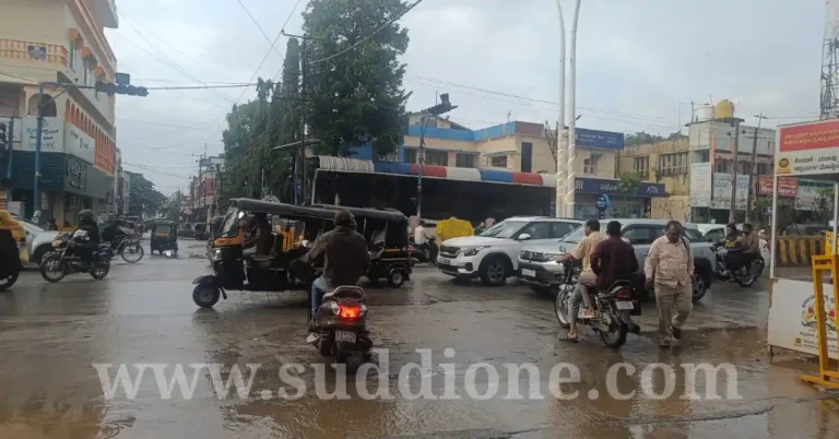ಚಿತ್ರದುರ್ಗ : SBI ಸರ್ಕಲ್ನಲ್ಲಿ ಹೆಚ್ಚಿದ ಟ್ರಾಫಿಕ್ ಕಿರಿಕಿರಿ : ತಕ್ಷಣವೇ ಸಿಗ್ನಲ್ ದುರಸ್ತಿಗೆ ಸ್ಥಳೀಯರ ಆಗ್ರಹ!
