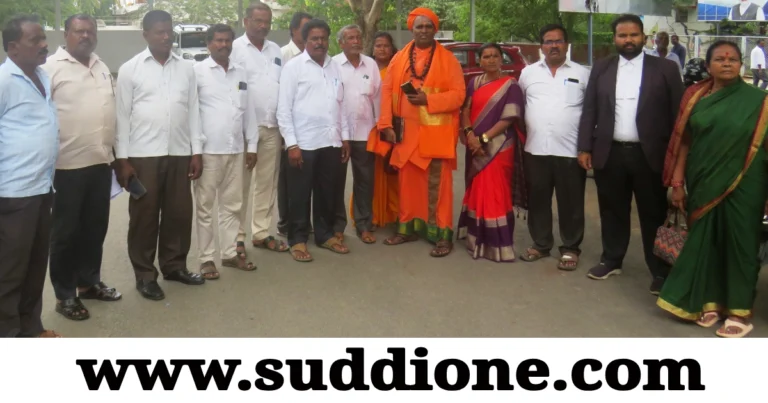 ಮಲ್ಲಿಕಾರ್ಜುನ ಖರ್ಗೆ ಭಾಷಣ ಮಾಡಿದ ಸ್ಥಳ ‘ಶುದ್ಧೀಕರಣ’: ಶ್ರೀರಾಮಸೇನೆ ಕೃತ್ಯ ಖಂಡಿಸಿ ಚಿತ್ರದುರ್ಗದಲ್ಲಿ ಛಲವಾದಿ ಗುರುಪೀಠದಿಂದ ಪ್ರತಿಭಟನೆ