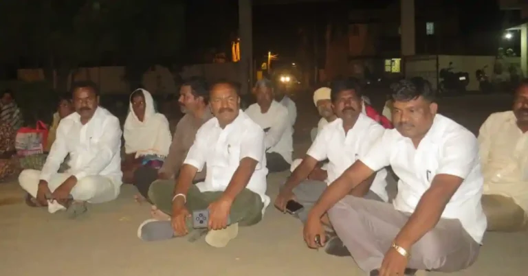 ಚಳ್ಳಕೆರೆ | ಕೆಡಿ ಕೋಟೆಯಲ್ಲಿ ದಲಿತರ ಮೇಲೆ ಹಲ್ಲೆ ಖಂಡಿಸಿ ಎಸ್.ಪಿ. ಕಚೇರಿ ಎದುರು ಪ್ರತಿಭಟನೆ