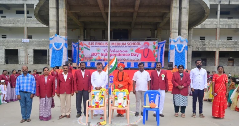 ಸ್ವಾತಂತ್ರ್ಯವೆಂದರೆ ಕೇವಲ ಸ್ಟೇಟಸ್ ಹಾಕುವುದಲ್ಲ, ಅದು ರಾಷ್ಟ್ರ ನಿರ್ಮಾಣದ ಜವಾಬ್ದಾರಿ :   ಶ್ರೀ ಇಮ್ಮಡಿ ಸಿದ್ಧರಾಮೇಶ್ವರ ಸ್ವಾಮೀಜಿ