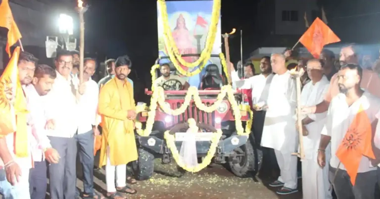 ’ಭಾರತ ಮತ್ತೆ ಅಖಂಡವಾಗಲೇಬೇಕು’: ಚಿತ್ರದುರ್ಗದ ಪಂಜಿನ ಮೆರವಣಿಗೆಯಲ್ಲಿ ಮಾಜಿ ಶಾಸಕ ಜಿ.ಎಚ್. ತಿಪ್ಪಾರೆಡ್ಡಿ ಕರೆ