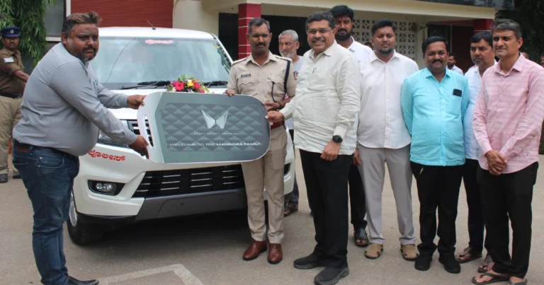 ಚಿತ್ರದುರ್ಗ ಪೊಲೀಸ್ ಇಲಾಖೆಗೆ ಎಂಎಲ್ಸಿ ಕೆ.ಎಸ್.ನವೀನ್ ಅವರಿಂದ ನೂತನ ಮಹೀಂದ್ರಾ ಜೀಪ್ ಹಸ್ತಾಂತರ