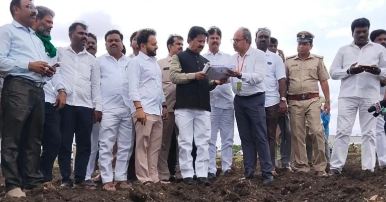 ಹಿರಿಯೂರು ತಾಲ್ಲೂಕಿನ ವಿವಿಧ ಗ್ರಾಮಗಳ ರೈತರ ಜಮೀನುಗಳಿಗೆ ಸಚಿವ ಟಿ.ರಘುಮೂರ್ತಿ ಭೇಟಿ, ಪರಿಶೀಲನೆ