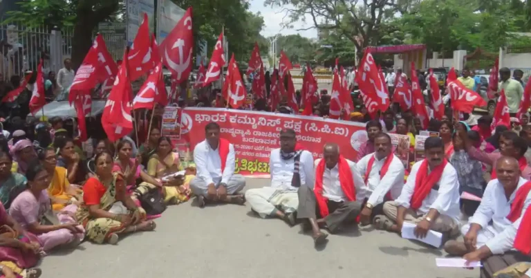 ವಸತಿ ರಹಿತರಿಗೆ ನಿವೇಶನಕ್ಕಾಗಿ ಸರ್ಕಾರಿ ಭೂಮಿಯನ್ನು ಕಾಯ್ದಿರಿಸದಿದ್ದರೆ ಜಿಲ್ಲಾಧಿಕಾರಿ ಎದುರು ಪ್ರತಿಭಟನೆ