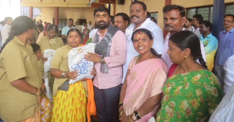 ಪೌರ ಕಾರ್ಮಿಕರೊಂದಿಗೆ ಹುಟ್ಟುಹಬ್ಬ ಆಚರಿಸಿಕೊಂಡ ಸಫಾಯಿ ಕರ್ಮಚಾರಿ ಆಯೋಗದ ಅಧ್ಯಕ್ಷ ಪಿ.ರಘು
