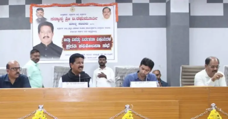ಚಳ್ಳಕೆರೆಯಲ್ಲಿ ಬೀದಿನಾಯಿ ಹಾಗೂ ಬಿಡಾಡಿ ದನಗಳಿಗೆ ಕಡಿವಾಣ ಹಾಕಿ : ಸಚಿವ ಟಿ.ರಘುಮೂರ್ತಿ ಸೂಚನೆ