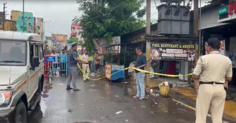 BREAKING NEWS : ಪಶ್ಚಿಮ ಬಂಗಾಳದ ತಾರಾಪೀಠದ ಹೋಟೆಲ್ನಲ್ಲಿ ಭೀಕರ ಅಗ್ನಿ ಅವಘಡ: 7 ಮಂದಿ ಸಜೀವ ದಹನ
