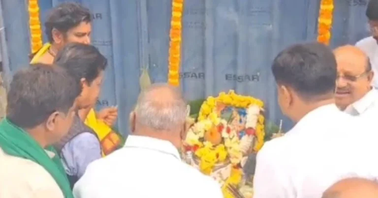 ಚಿತ್ರದುರ್ಗ ಶಾಖಾ ಕಾಲುವೆಗೆ ಹರಿದ ಭದ್ರೆ: ಪೂಜೆ ಸಲ್ಲಿಸಿ ಚಾಲನೆ ನೀಡಿದ ಸಚಿವ ಟಿ. ರಘುಮೂರ್ತಿ