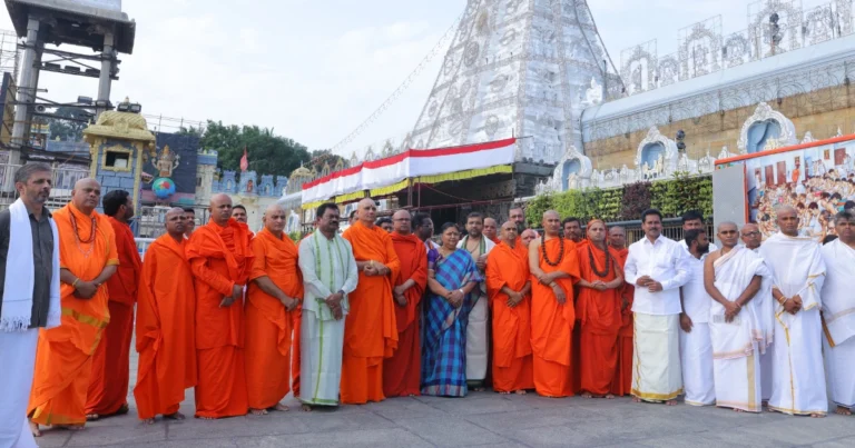 ತಿರುಪತಿ ತಿರುಮಲ ಶ್ರೀ ವೆಂಕಟೇಶ್ವರ ಸ್ವಾಮಿಯ ದರ್ಶನ ಪಡೆದ ಕರ್ನಾಟಕದ ಪ್ರಮುಖ ಮಠಾಧೀಶರು