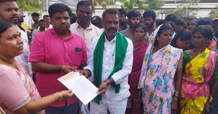 ಬೊಗಳೇರಹಟ್ಟಿಯಲ್ಲಿ ಗಣೇಶ ಮೆರವಣಿಗೆ ವಿವಾದ; ಕ್ರಮಕ್ಕೆ ಆಗ್ರಹಿಸಿ ಪ್ರತಿಭಟನೆ