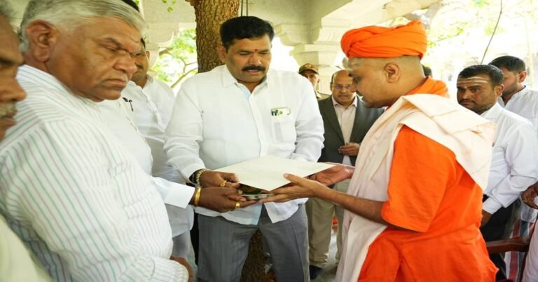 BREAKING : ಮೈಸೂರು ದಸರಾ ಮಹೋತ್ಸವ ಉದ್ಘಾಟನೆಗೆ ಕೊಪ್ಪಳ ಗವಿಸಿದ್ದೇಶ್ವರ ಶ್ರೀಗಳಿಗೆ ಅಧಿಕೃತ ಆಹ್ವಾನ