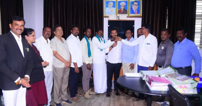 ಭದ್ರೆಗೆ ಸ್ವಾಗತ, ಸಮಗ್ರ ನೀರಾವರಿಗೆ ಹೋರಾಟ ಹುಣಸೆಕಟ್ಟೆ ಕಾಂತರಾಜ್ ಹೇಳಿಕೆ : ಭದ್ರಾ ಮೇಲ್ದಂಡೆ ಕಚೇರಿಯಲ್ಲಿ ಸಿಹಿ ಹಂಚಿಕೆ