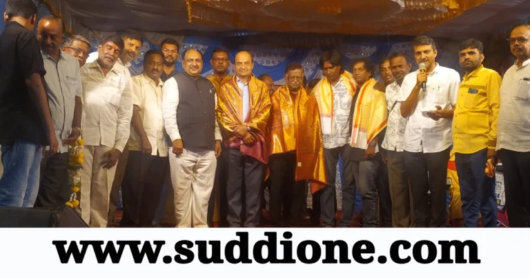 ಚಿತ್ರದುರ್ಗ: ಪ್ರಸನ್ನ ಗಣಪತಿ ಪೂಜಾ ಮಹೋತ್ಸವದಲ್ಲಿ ರಿಚರ್ಡ್ ಲೂಯಿಸ್ ತಂಡದಿಂದ ನಗೆ ಹಬ್ಬ; ಹಾಸ್ಯದ ಹೊಳೆಯಲ್ಲಿ ತೇಲಾಡಿದ ಜನತೆ