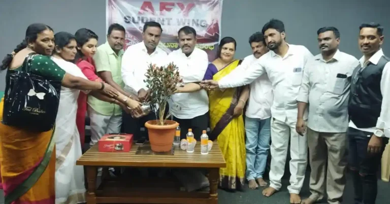 ಭ್ರಷ್ಟಾಚಾರ ಪ್ರಶ್ನಿಸುವ ಹಕ್ಕು ಸಂವಿಧಾನ ಪ್ರತಿಯೊಬ್ಬರಿಗೂ ನೀಡಿದೆ: ಅಲೆಮಾರಿ ಒಕ್ಕೂಟದ ಜಿಲ್ಲಾಧ್ಯಕ್ಷ ಲಕ್ಷ್ಮಿಕಾಂತ್
