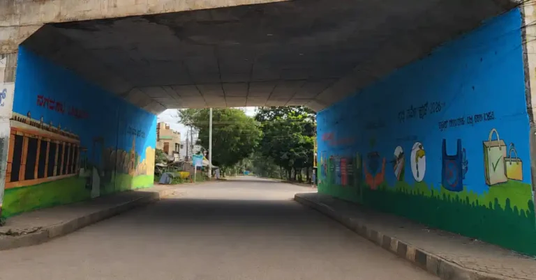 ಚಿತ್ರದುರ್ಗ : ಆರ್ಟಿಓ ಕಚೇರಿ ಬಳಿಯ ಅಂಡರ್ ಪಾಸ್ ಗೆ ಹೊಸ ರೂಪ: ಗೋಡೆ ಬರಹಗಳ ಮೂಲಕ ಸ್ವಚ್ಛತೆ, ಪರಿಸರ ಜಾಗೃತಿ