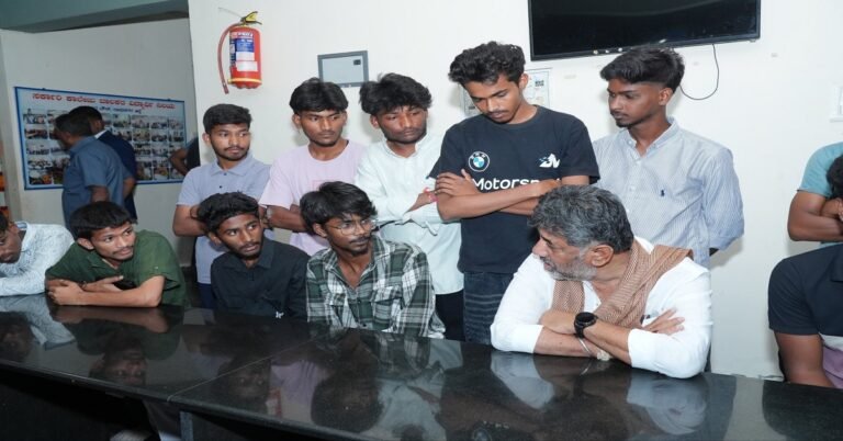 ಕನಕಪುರ ಹಾಸ್ಟೆಲ್ ಗೆ ಸಿಎಂ ಡಿ.ಕೆ. ಶಿವಕುಮಾರ್ ದಿಢೀರ್ ಭೇಟಿ; ವಿದ್ಯಾರ್ಥಿಗಳೊಂದಿಗೆ ಊಟ ಸವಿದು ಸೌಲಭ್ಯ ಪರಿಶೀಲನೆ
