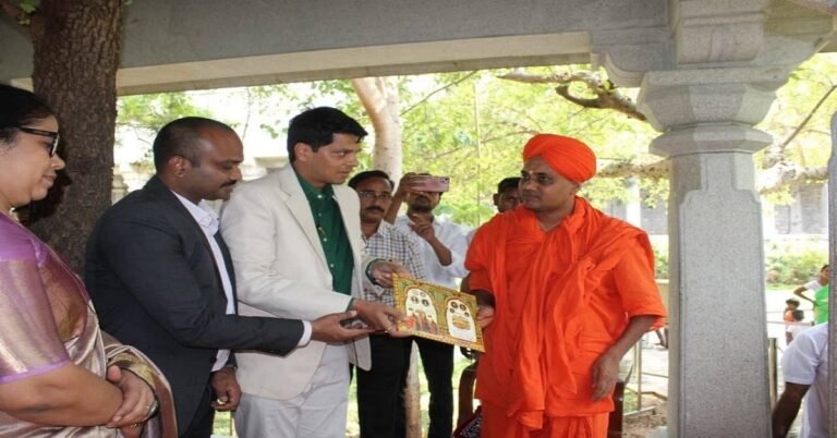 ವಿಶ್ವವಿಖ್ಯಾತ ಮೈಸೂರು ದಸರಾ-2026 : ಕೊಪ್ಪಳದ ಅಭಿನವ ಗವಿಸಿದ್ದೇಶ್ವರ ಸ್ವಾಮೀಜಿಗೆ ಮೈಸೂರು ಜಿಲ್ಲಾಡಳಿತದಿಂದ ಆಹ್ವಾನ