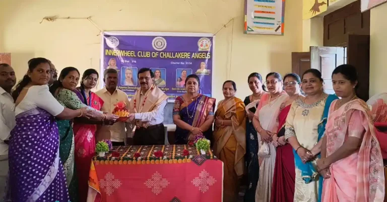 ಚಳ್ಳಕೆರೆ: ಮಾಜಿ ಸೈನಿಕ ಕನ್ನಡ ಶಾಲೆಗೆ ಇನ್ನರ್ ವ್ಹೀಲ್ ಕ್ಲಬ್ನಿಂದ ಫ್ಯಾನ್ಗಳ ವಿತರಣೆ