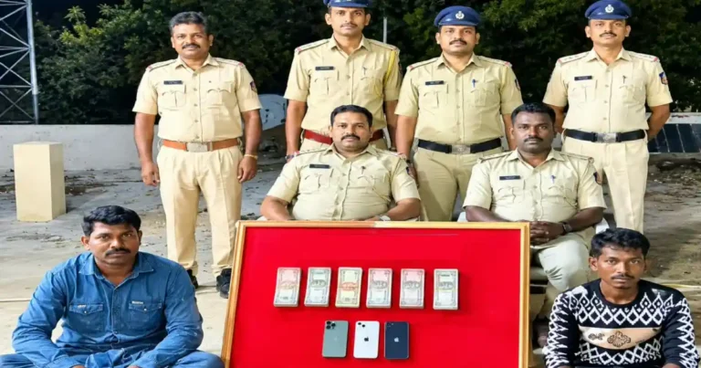 ಮೊಳಕಾಲ್ಮೂರು : ದೇವಸ್ಥಾನದ ಹುಂಡಿ ಕಳವು ಮಾಡಿದ್ದ ಇಬ್ಬರು ಖದೀಮರ ಬಂಧನ : 32,750 ರೂ. ನಗದು, ಬೈಕ್ ವಶ