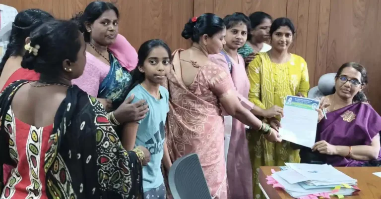 ಎಸ್.ಐ.ಆರ್. ರದ್ದುಗೊಳಿಸಿ, ಮುಖ್ಯ ಚುನಾವಣಾ ಆಯುಕ್ತರ ರಾಜೀನಾಮೆಗೆ ಆಗ್ರಹ : ಚಿತ್ರದುರ್ಗದಲ್ಲಿ ಡಿಸಿಗೆ ಮನವಿ